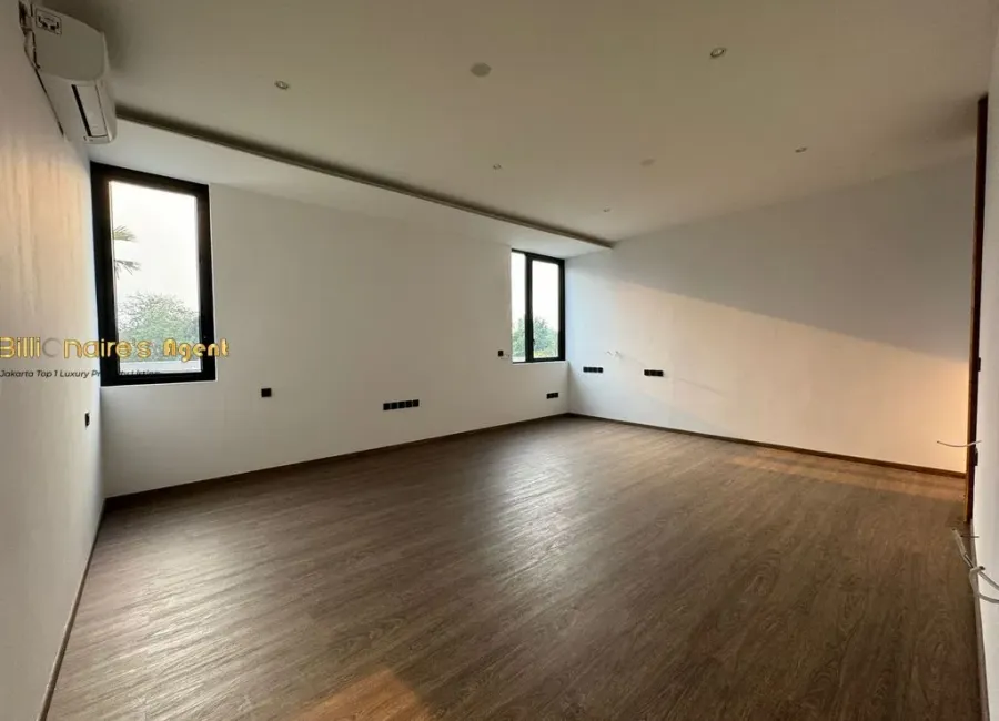 Billionaire's Agent - Photo 2024 02 10 17 33 51 Copy