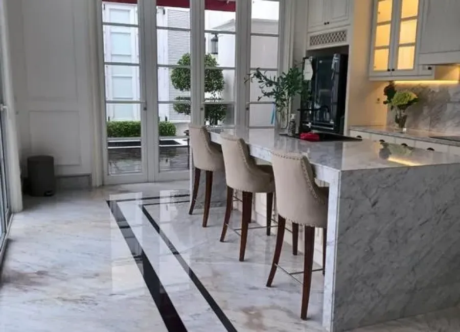 Billionaire's Agent - Dijual Rumah 3 Lantai di Jl.Lombok, Menteng, Jakarta Pusat