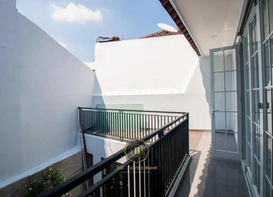 Billionaire's Agent - Photo 2024 08 07 16 10 08 1