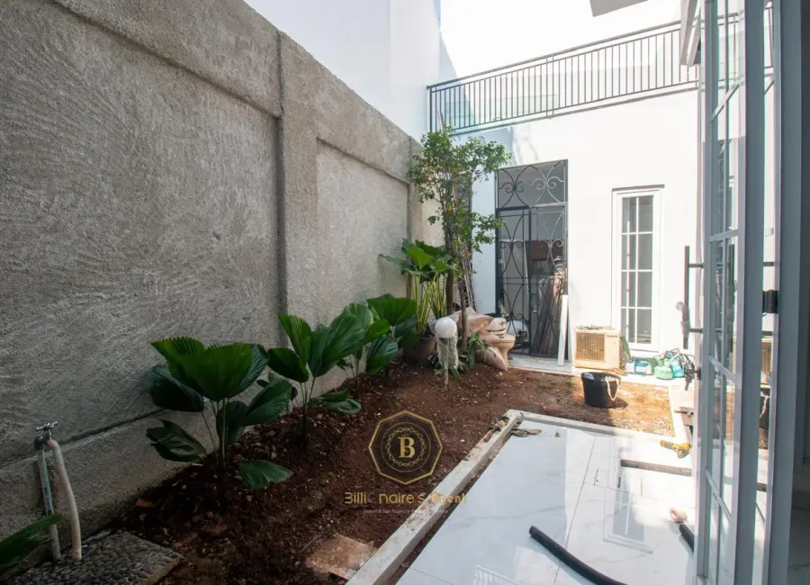 Billionaire's Agent - Photo 2024 08 07 16 10 08 15