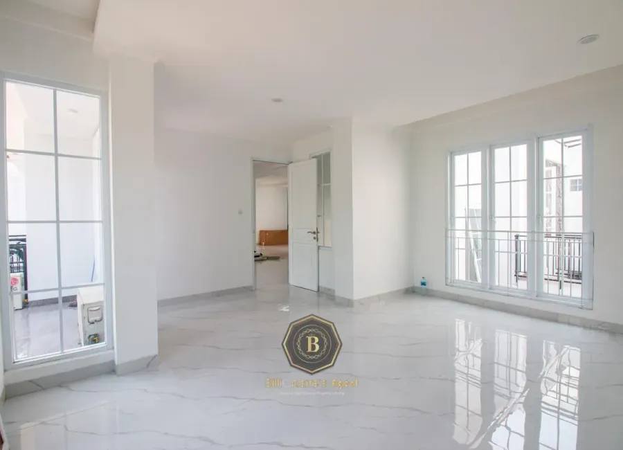 Billionaire's Agent - Photo 2024 08 07 16 10 08 17