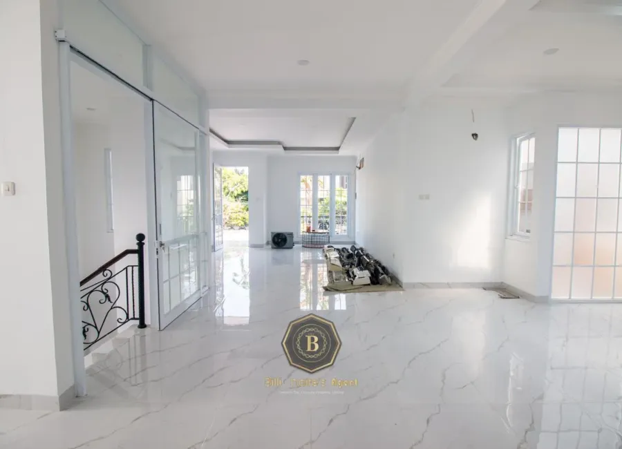 Billionaire's Agent - Photo 2024 08 07 16 10 08 2