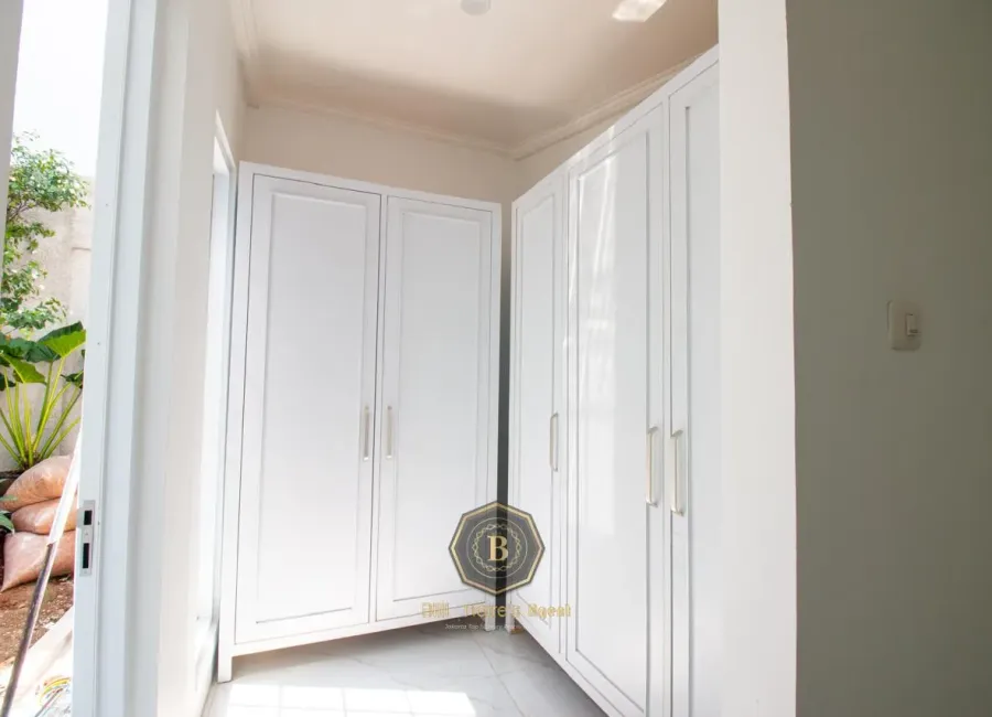 Billionaire's Agent - Photo 2024 08 07 16 10 08 22