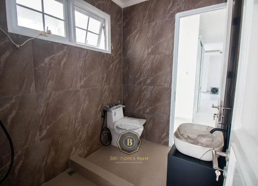 Billionaire's Agent - Photo 2024 08 07 16 10 08 6