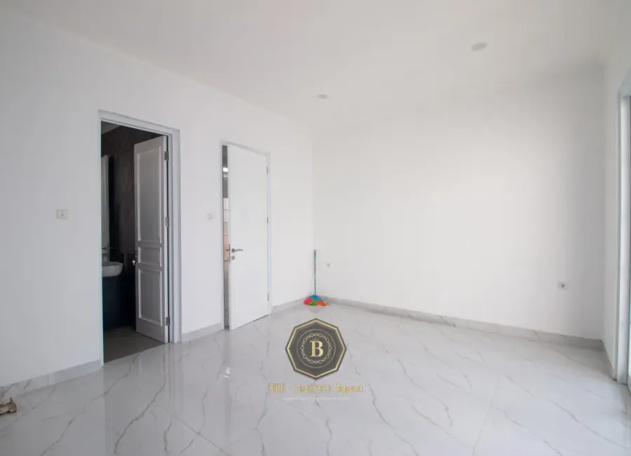 Billionaire's Agent - Photo 2024 08 07 16 10 08 8