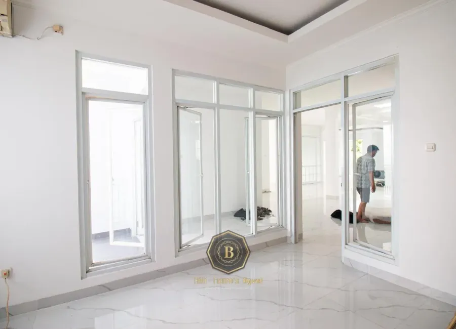 Billionaire's Agent - Photo 2024 08 07 16 10 08