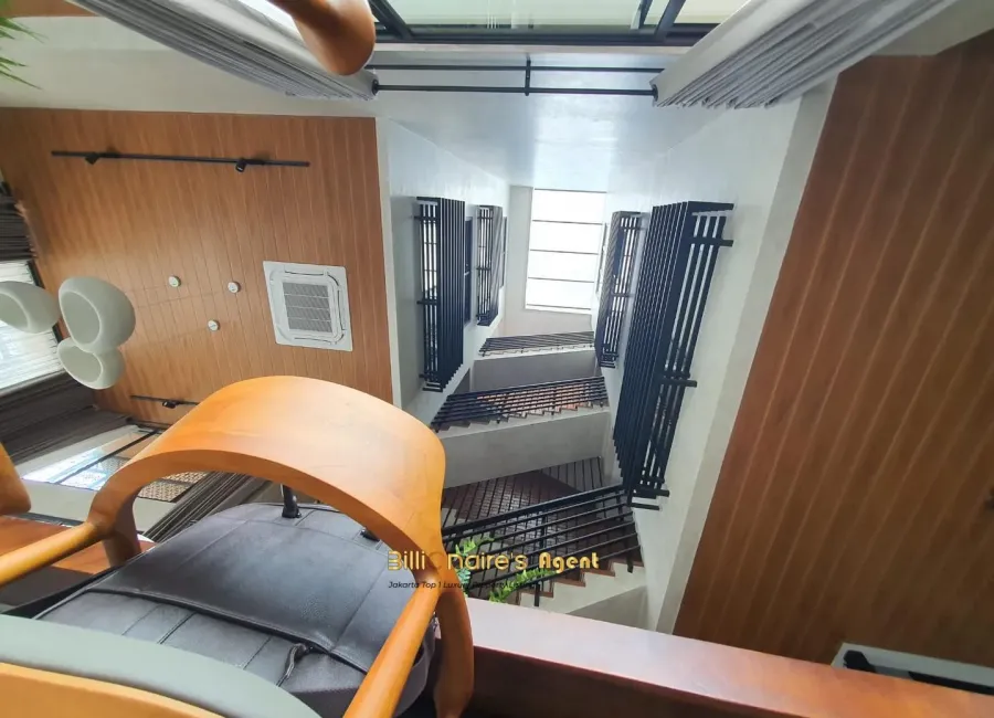 Billionaire's Agent - Photo 2025 02 07 18 01 15 Copy