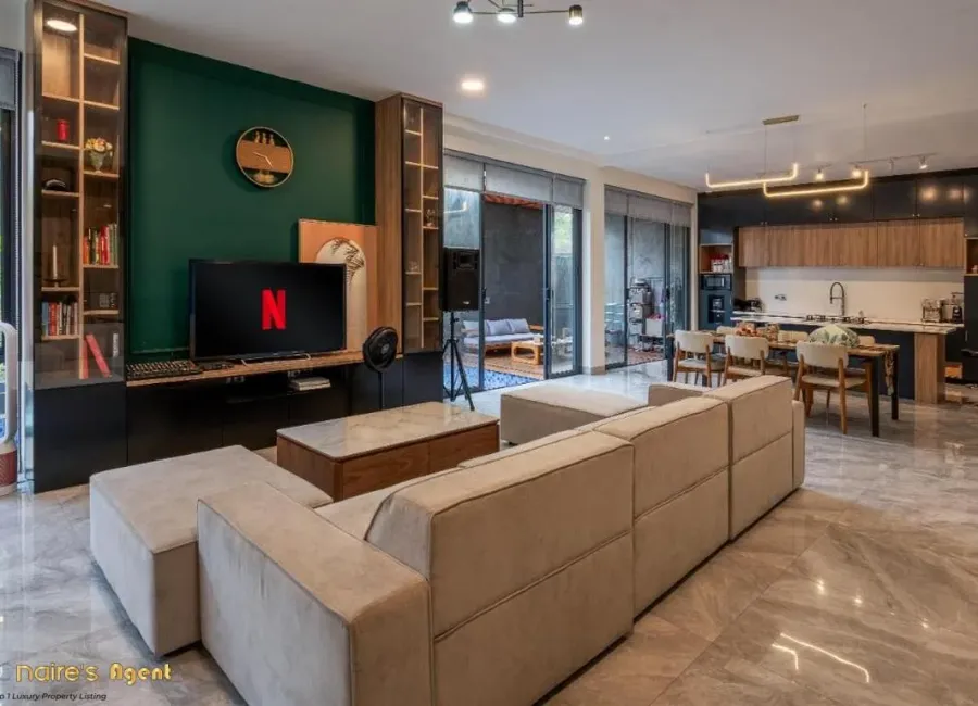 Billionaire's Agent - Photo 2025 08 15 18 31 36 Copy