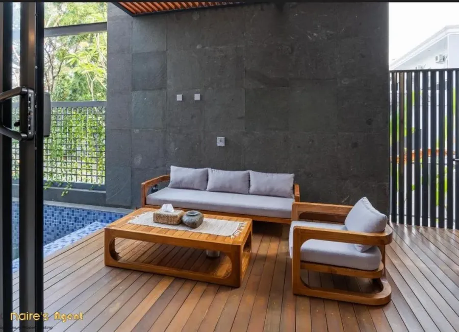 Billionaire's Agent - Photo 2025 08 15 18 31 37 2 Copy