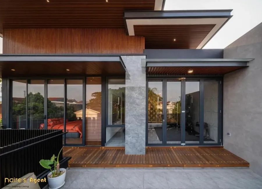 Billionaire's Agent - Photo 2025 08 15 18 31 38 1 Copy