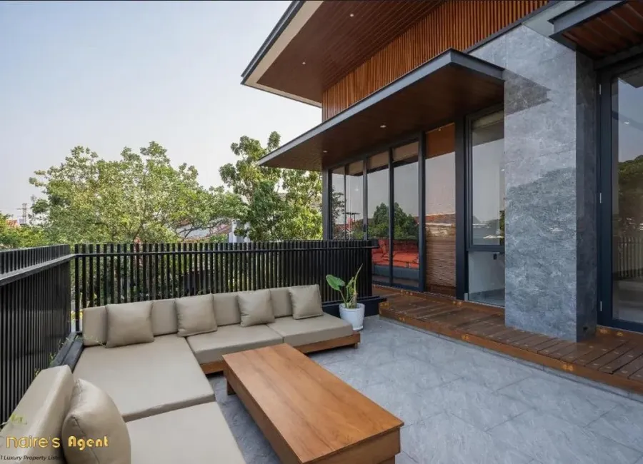 Billionaire's Agent - Photo 2025 08 15 18 31 38 2 Copy