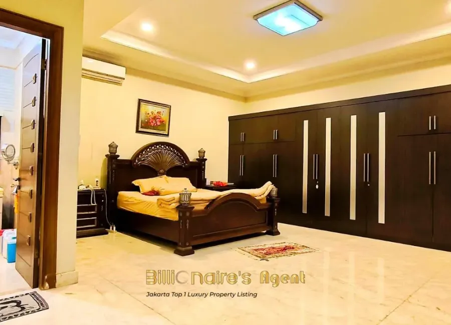 Billionaire's Agent - Photo 2025 11 26 11 39 44 Copy