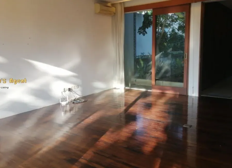 Billionaire's Agent - Photo 2025 12 11 10 12 26 2 Copy