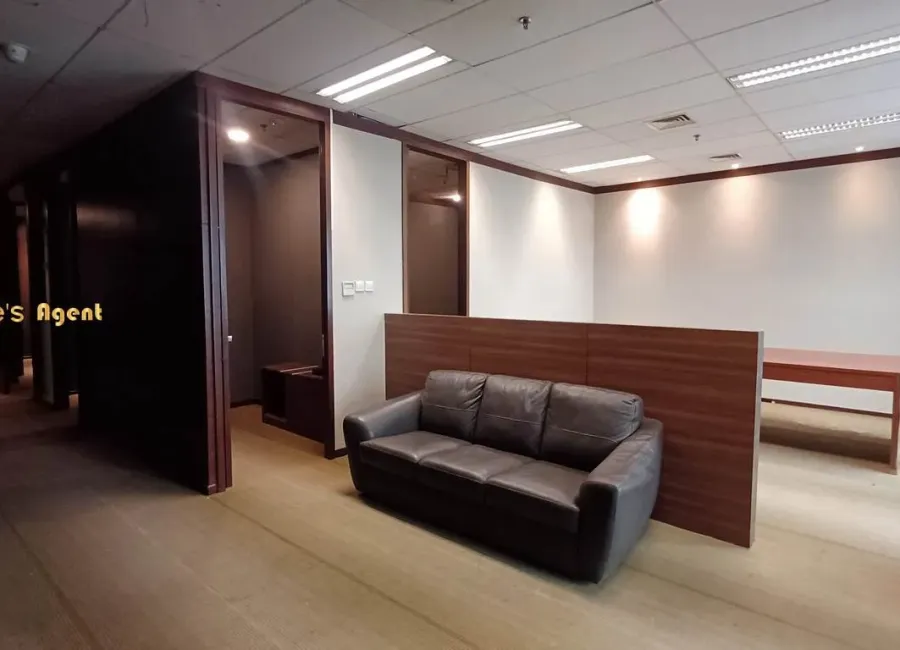 Billionaire's Agent - Photo 2025 12 17 15 15 51 1 Copy