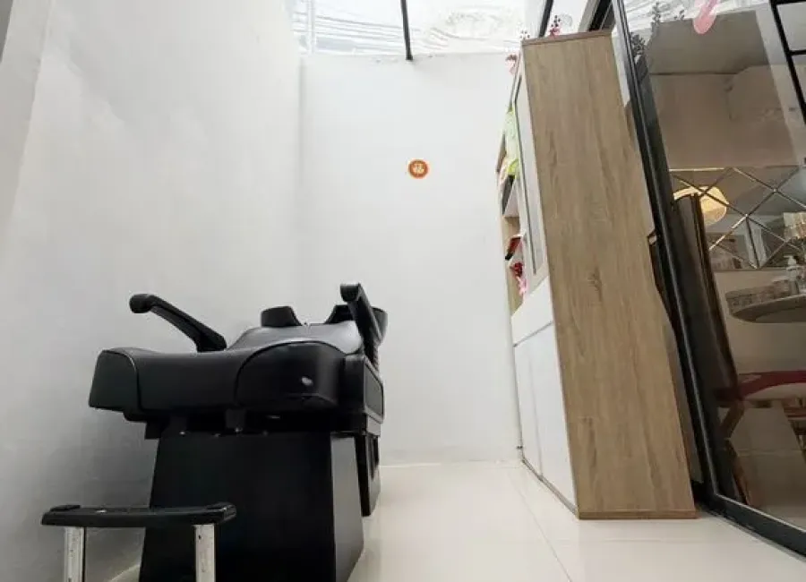 Billionaire's Agent - Dijual Rumah 3 Lantai di Jl. H.Naimun Pondok Pinang, Jakarta Selatan