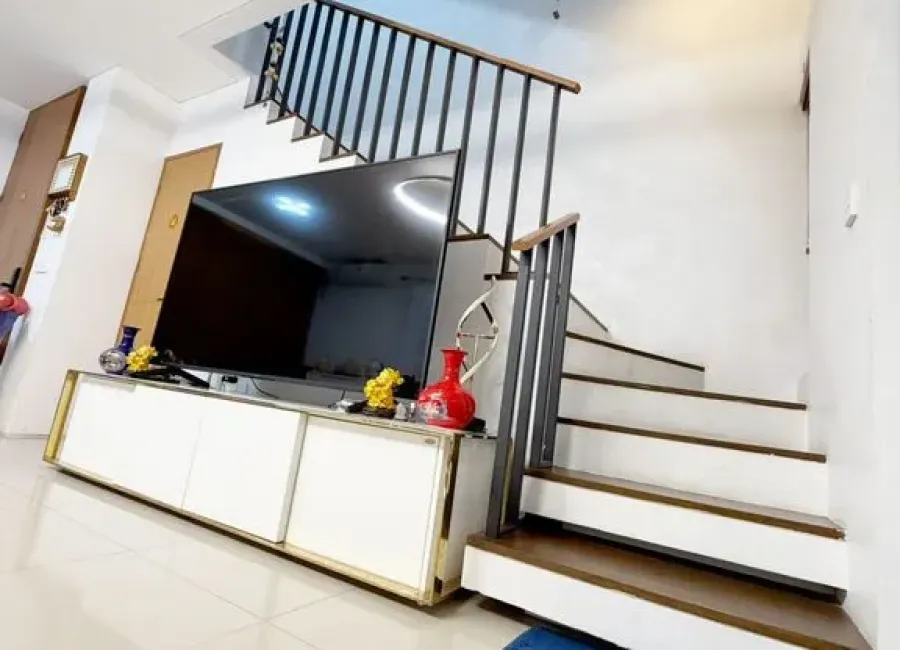 Billionaire's Agent - Dijual Rumah 3 Lantai di Jl. H.Naimun Pondok Pinang, Jakarta Selatan
