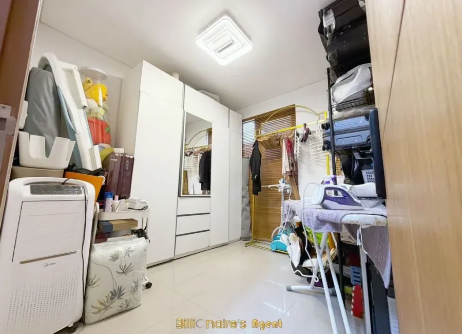 Billionaire's Agent - Dijual Rumah 3 Lantai di Jl. H.Naimun Pondok Pinang, Jakarta Selatan