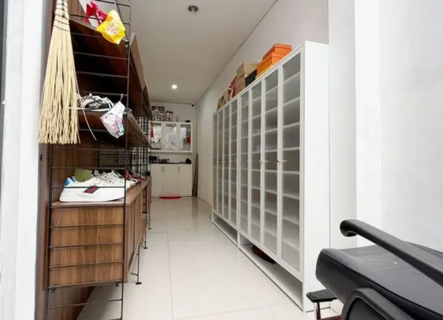 Billionaire's Agent - Dijual Rumah 3 Lantai di Jl. H.Naimun Pondok Pinang, Jakarta Selatan