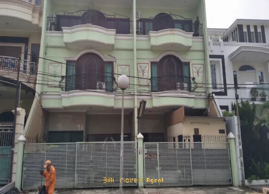 Billionaire's Agent - Dijual Rumah 3 Lantai Eks Kantor di Gunung Sahari Jakarta Pusat