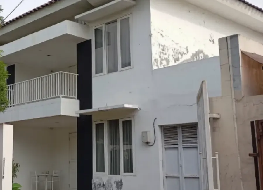 Billionaire's Agent - DIJUAL Rumah 2 Lantai EX-RUMAH DINAS di Karawang, Jawa Barat