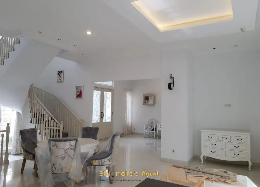 Billionaire's Agent - Disewakan Rumah 2 Lantai di Cikini, Jakarta Pusat