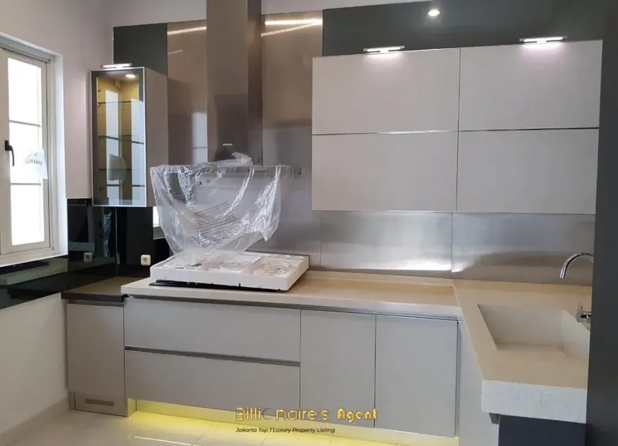 Billionaire's Agent - Disewakan Rumah 2 Lantai di Cikini, Jakarta Pusat