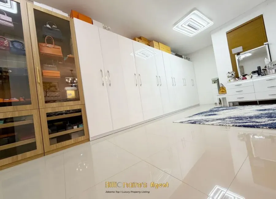 Billionaire's Agent - Dijual Rumah 3 Lantai Furnished di Jl. H.Naimun Kebayoran Lama Jakarta