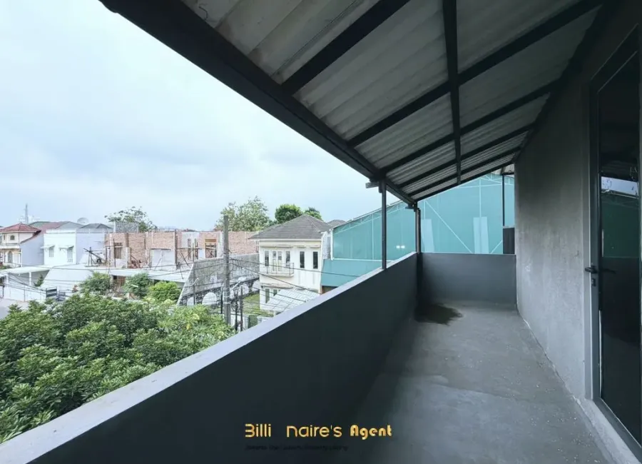 Billionaire's Agent - Dijual Rumah 3 Lantai Furnished di Jl. H.Naimun Kebayoran Lama Jakarta