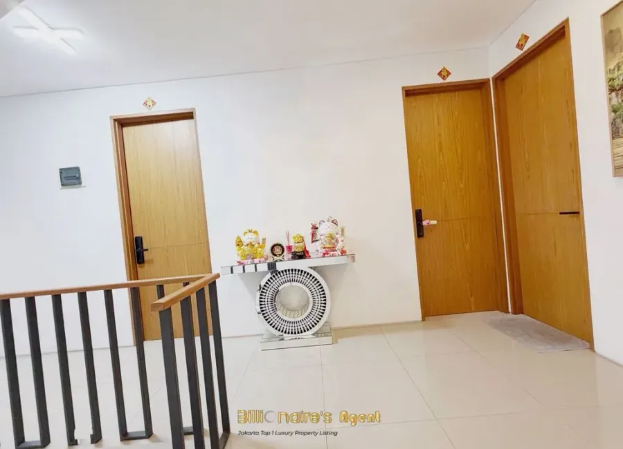 Billionaire's Agent - Dijual Rumah 3 Lantai Furnished di Jl. H.Naimun Kebayoran Lama Jakarta