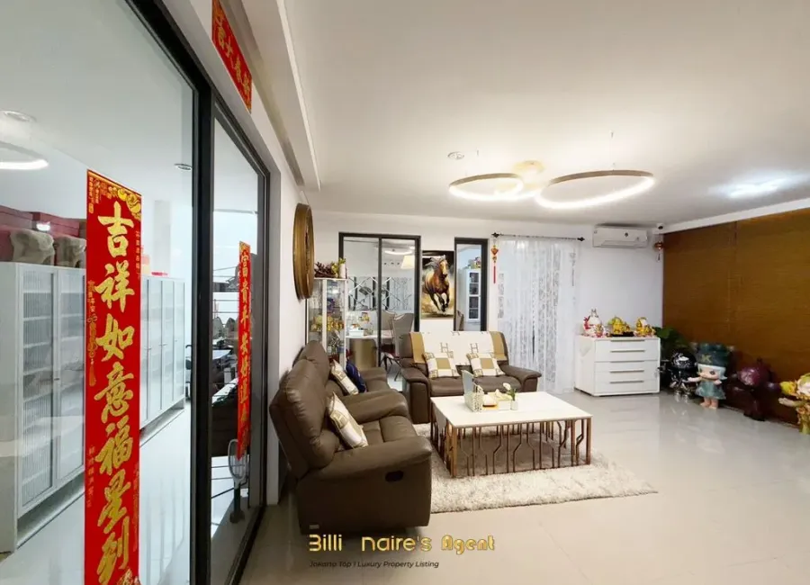 Billionaire's Agent - Dijual Rumah 3 Lantai Furnished di Jl. H.Naimun Kebayoran Lama Jakarta