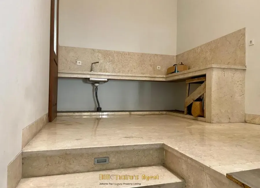 Billionaire's Agent - Dijual Rumah 3 Lantai Mewah di Gandaria Lokasi Premium Kebayoran Baru