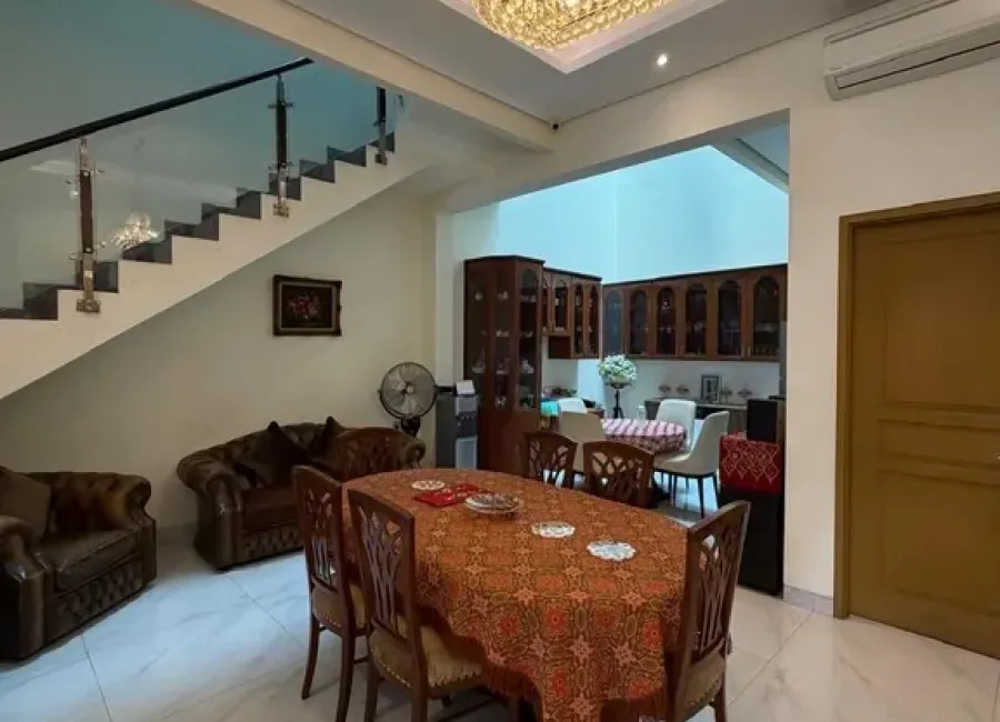 Billionaire's Agent - Dijual Rumah 3 Lantai 5 Kamar diKomplek Taman Gandaria Jakarta Selatan