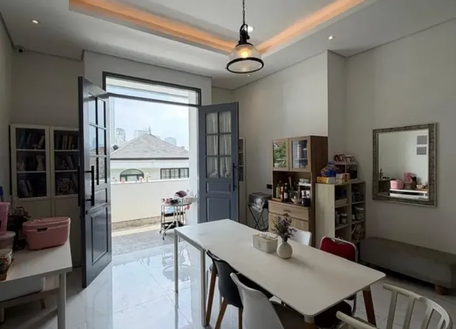 Billionaire's Agent - Dijual Rumah 3 Lantai 5 Kamar diKomplek Taman Gandaria Jakarta Selatan