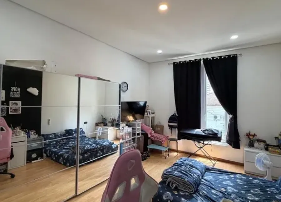 Billionaire's Agent - Dijual Rumah 3 Lantai 5 Kamar diKomplek Taman Gandaria Jakarta Selatan