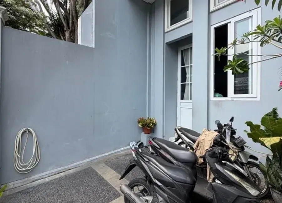 Billionaire's Agent - Dijual Rumah 3 Lantai 5 Kamar diKomplek Taman Gandaria Jakarta Selatan