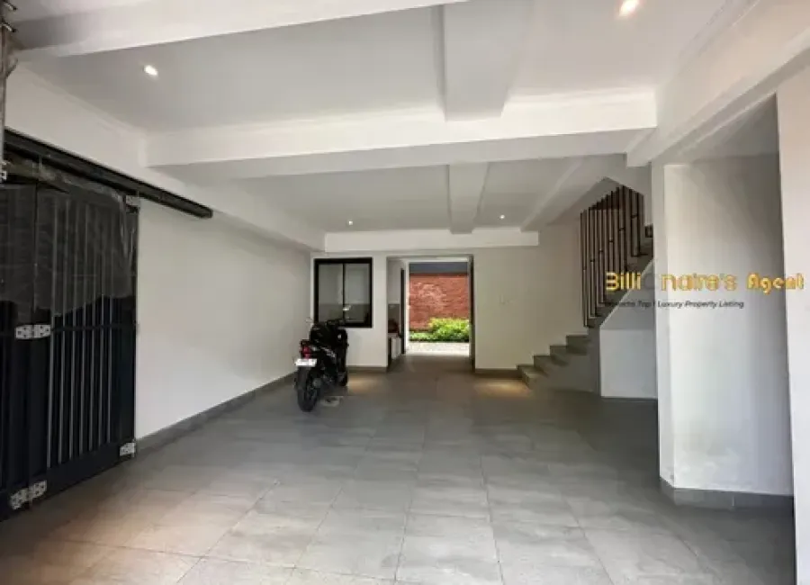 Billionaire's Agent - Dijual Rumah 3 Lantai Dekat MRT di SWARNABUMI RESIDENCE Cilandak