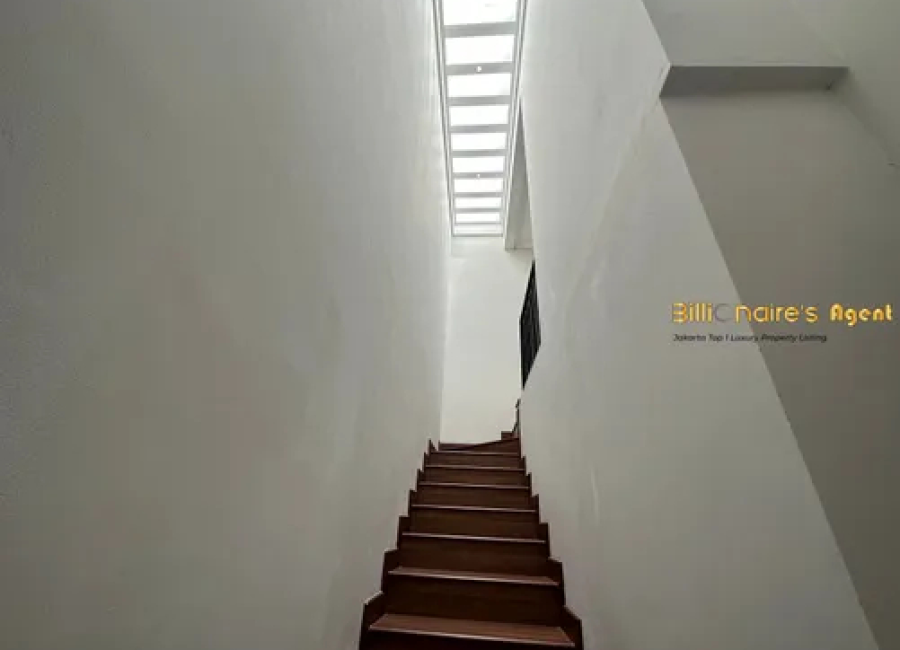 Billionaire's Agent - Dijual Rumah 3 Lantai Dekat MRT di SWARNABUMI RESIDENCE Cilandak