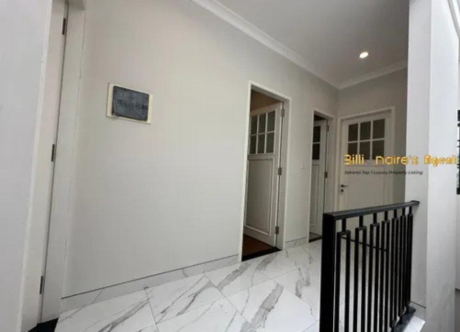 Billionaire's Agent - Dijual Rumah 3 Lantai Dekat MRT di SWARNABUMI RESIDENCE Cilandak