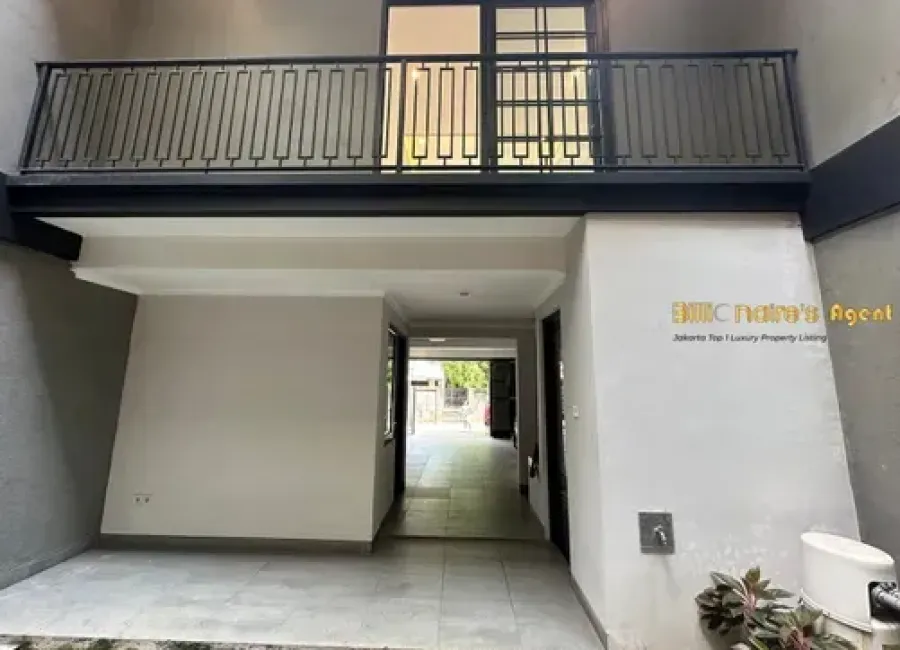 Billionaire's Agent - Dijual Rumah 3 Lantai Dekat MRT di SWARNABUMI RESIDENCE Cilandak