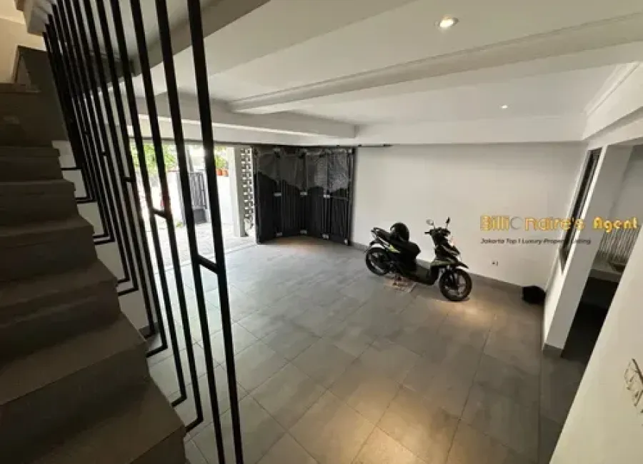 Billionaire's Agent - Dijual Rumah 3 Lantai Dekat MRT di SWARNABUMI RESIDENCE Cilandak