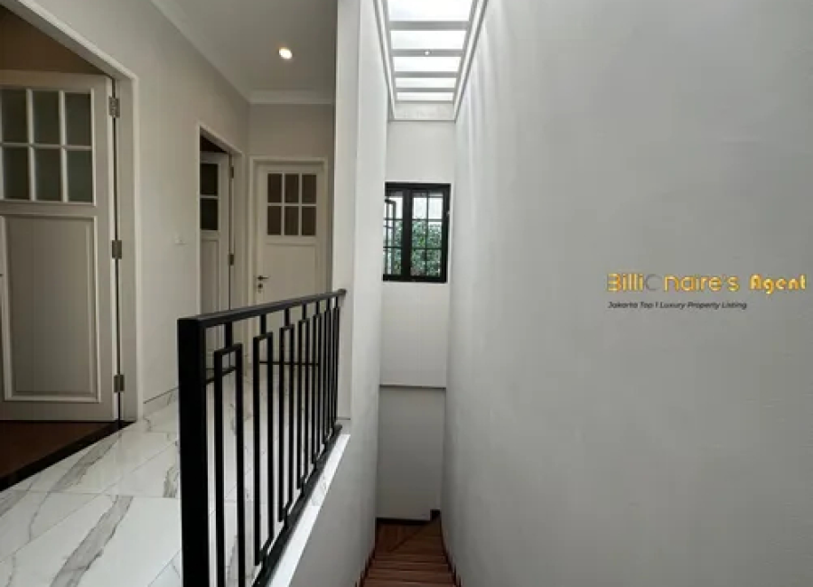 Billionaire's Agent - Dijual Rumah 3 Lantai Dekat MRT di SWARNABUMI RESIDENCE Cilandak